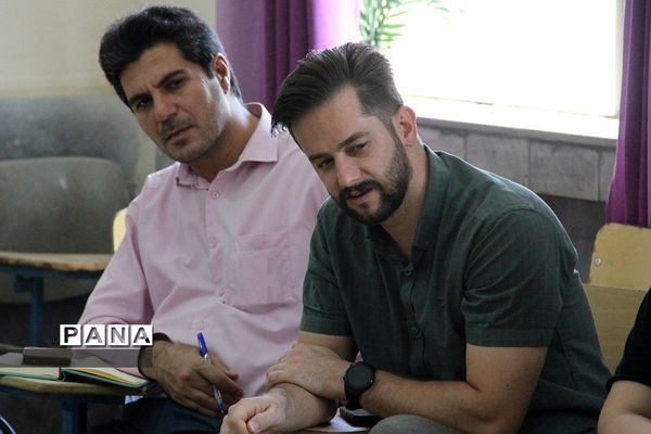 کارگاه هنرهای نمایشی و عروسک‌گردانی در دبیرستان دخترانه شریعت‌ شهرری