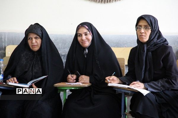 کارگاه هنرهای نمایشی و عروسک‌گردانی در دبیرستان دخترانه شریعت‌ شهرری