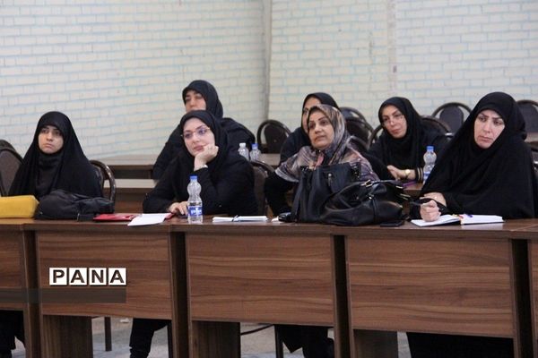 کارگاه هنرهای نمایشی و عروسک‌گردانی در دبیرستان دخترانه شریعت‌ شهرری