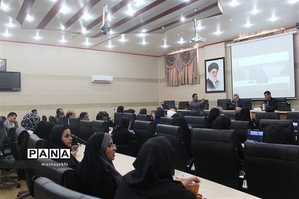 نشست صمیمی اصحاب رسانه با مدیرکل آموزش و پرورش استان کرمان