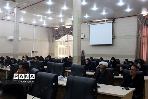 نشست صمیمی اصحاب رسانه با مدیرکل آموزش و پرورش استان کرمان