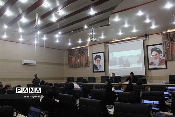 نشست صمیمی اصحاب رسانه با مدیرکل آموزش و پرورش استان کرمان