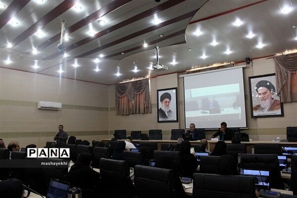 نشست صمیمی اصحاب رسانه با مدیرکل آموزش و پرورش استان کرمان