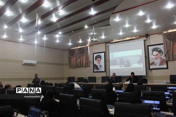 نشست صمیمی اصحاب رسانه با مدیرکل آموزش و پرورش استان کرمان