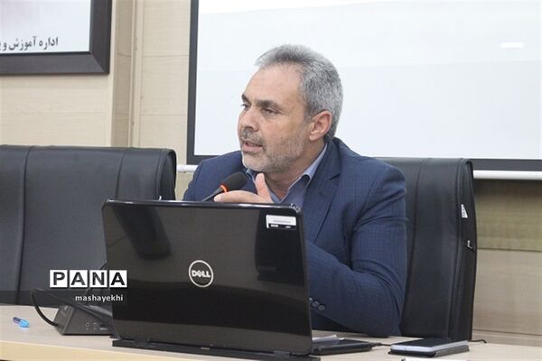 نشست صمیمی اصحاب رسانه با مدیرکل آموزش و پرورش استان کرمان