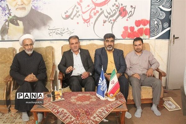 تجلیل از خبرنگاران پانا توسط رئیس رسانه و تبلیغات فرهنگ و ارشاد اسلامی کرمان