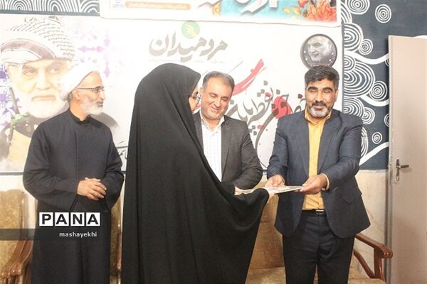 تجلیل از خبرنگاران پانا توسط رئیس رسانه و تبلیغات فرهنگ و ارشاد اسلامی کرمان