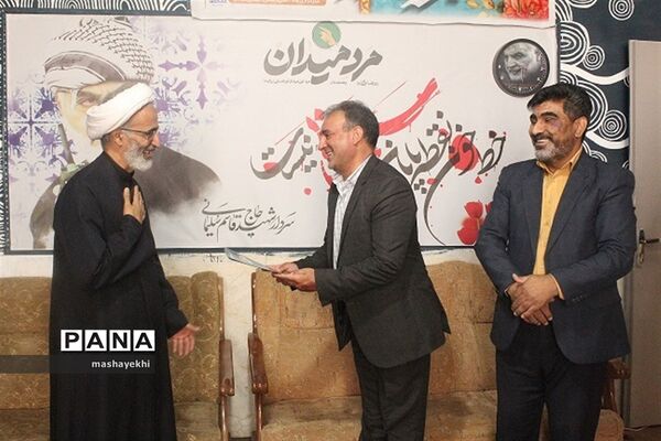 تجلیل از خبرنگاران پانا توسط رئیس رسانه و تبلیغات فرهنگ و ارشاد اسلامی کرمان