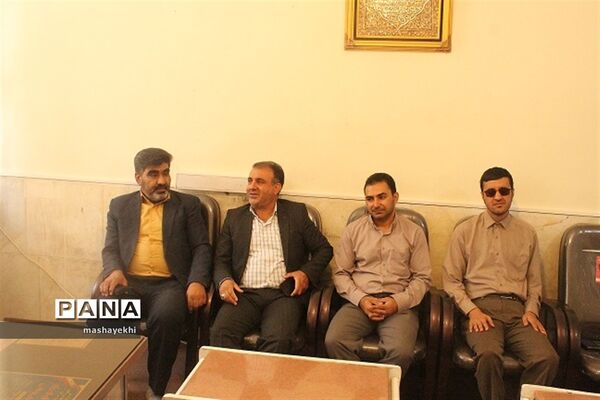 تجلیل از خبرنگاران پانا توسط رئیس رسانه و تبلیغات فرهنگ و ارشاد اسلامی کرمان