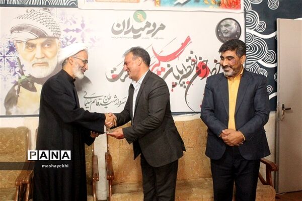 تجلیل از خبرنگاران پانا توسط رئیس رسانه و تبلیغات فرهنگ و ارشاد اسلامی کرمان