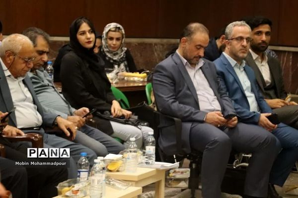 نشست صمیمی مدیرکل فرهنگ و ارشاد اسلامی آذربایجان شرقی با اصحاب رسانه