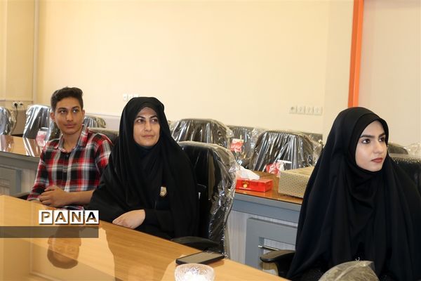 بازدید دانش‌آموزان خبرنگار پانا شهرستان نجف‌آباد از سازمان دانش‌آموزی  و دفتر خبرگزاری پانا‌ استان اصفهان