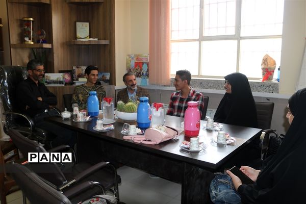 بازدید دانش‌آموزان خبرنگار پانا شهرستان نجف‌آباد از سازمان دانش‌آموزی  و دفتر خبرگزاری پانا‌ استان اصفهان