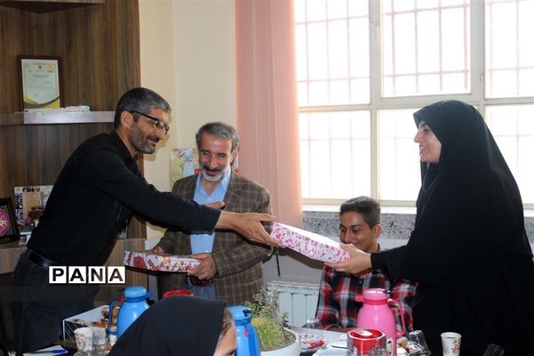 بازدید دانش‌آموزان خبرنگار پانا شهرستان نجف‌آباد از سازمان دانش‌آموزی  و دفتر خبرگزاری پانا‌ استان اصفهان