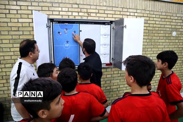 تب‌و‌تاب بازی‌های والیبال و فوتسال دانش‌آموزان ابتدایی کشور در اردبیل