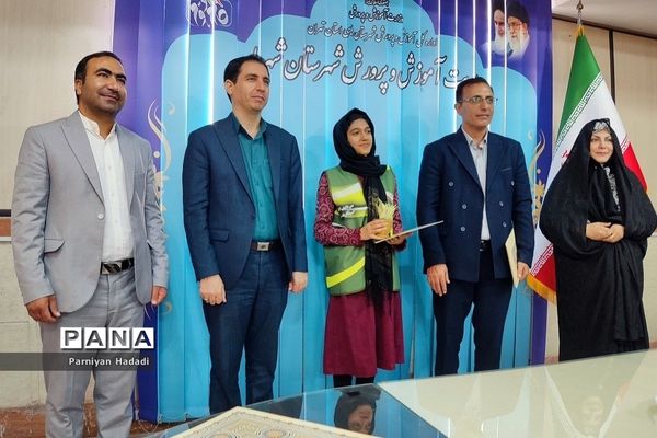 تجلیل از دانش‌آموز خبرنگاران فعال در سطح شهرستان‌شهریار