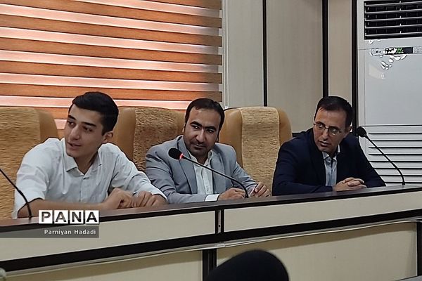 تجلیل از دانش‌آموز خبرنگاران فعال در سطح شهرستان‌شهریار