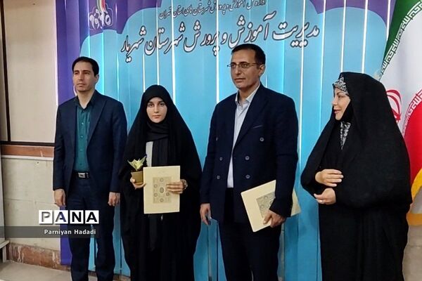 تجلیل از دانش‌آموز خبرنگاران فعال در سطح شهرستان‌شهریار