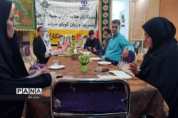 تجلیل مدیرکل آموزش و پرورش استان یزد از تعدادی از دانش‌آموز خبرنگاران پانا