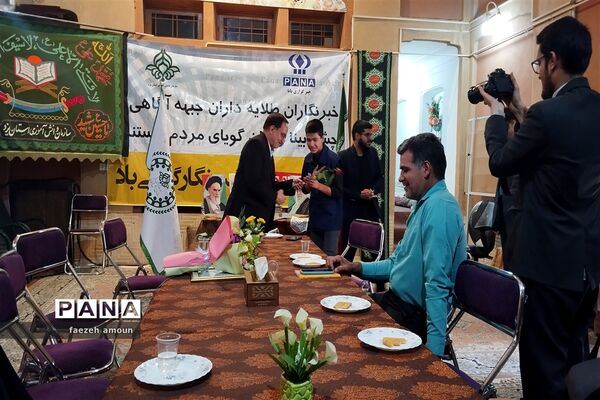 تجلیل مدیرکل آموزش و پرورش استان یزد از تعدادی از دانش‌آموز خبرنگاران پانا