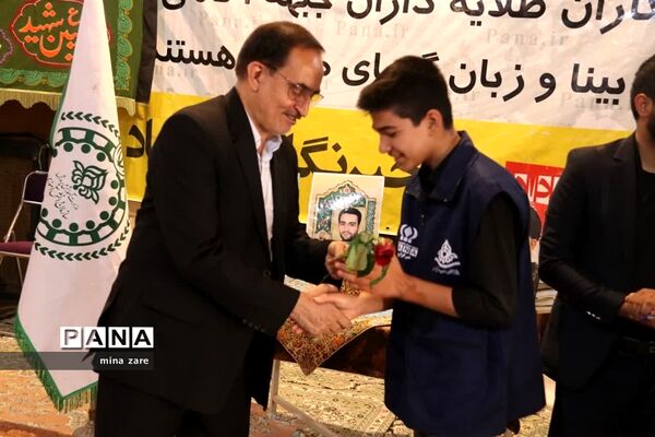 تجلیل مدیرکل آموزش و پرورش استان یزد از تعدادی از دانش‌آموز خبرنگاران پانا