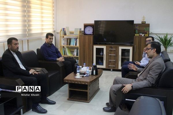 به مناسبت روز خبرنگار  دیدار مدیرکل آموزش و پرورش استان بوشهر با مدیر کل صدا و سیما بوشهر  و کارکنان
