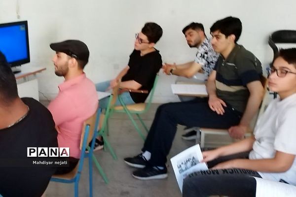 برگزاری کارگاه مشاوره کنکور و روش‌های نوین مطالعه در دبیرستان پسرانه سما رودهن