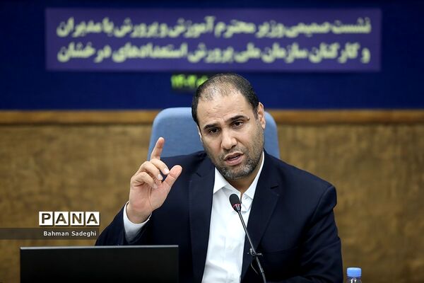 بازدید وزیر آموزش و پرورش از سازمان ملی پرورش استعدادهای درخشان