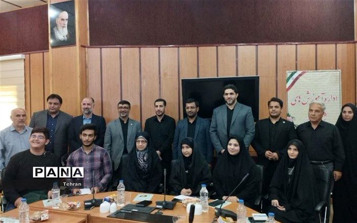 هدف  کتاب گردش و شکم گردی،  آشنایی گردشگران با اماکن گردشگری شهر تهران است