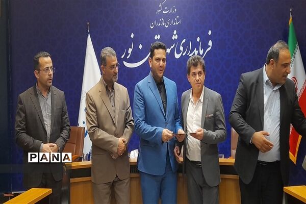 نشست خبرنگاران در فرمانداری شهرستان نور