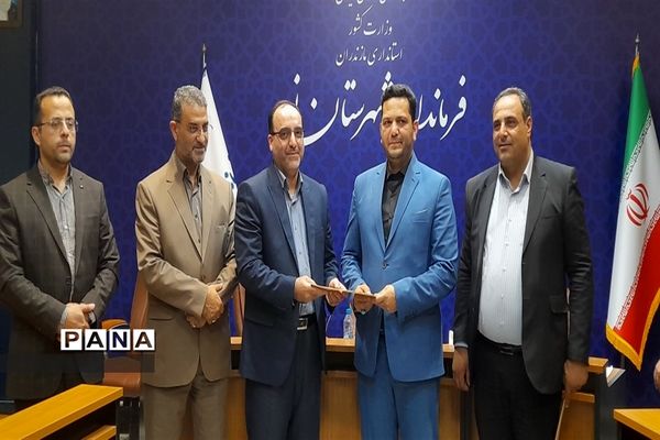 نشست خبرنگاران در فرمانداری شهرستان نور