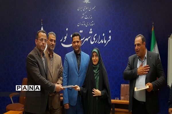 نشست خبرنگاران در فرمانداری شهرستان نور