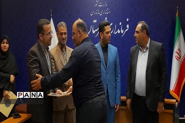 نشست خبرنگاران در فرمانداری شهرستان نور