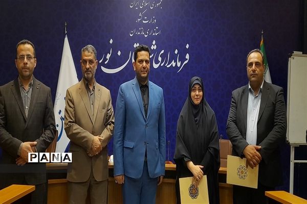 نشست خبرنگاران در فرمانداری شهرستان نور