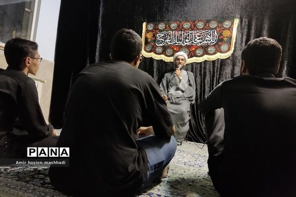 مراسم عزاداری محفل ریحانه‌الحسین بسیج دانش‌آموزی رودهن در دهه سوم محرم