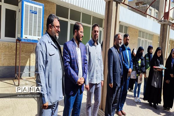 برگزاری نشست رئیس آموزش و پرورش رباط کریم با جمعی دانش‌آموز خبرنگاران