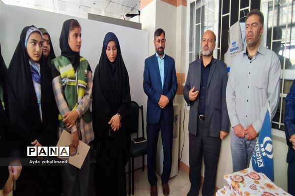 برگزاری نشست رئیس آموزش و پرورش رباط کریم با جمعی دانش‌آموز خبرنگاران