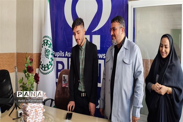 برگزاری نشست رئیس آموزش و پرورش رباط کریم با جمعی دانش‌آموز خبرنگاران