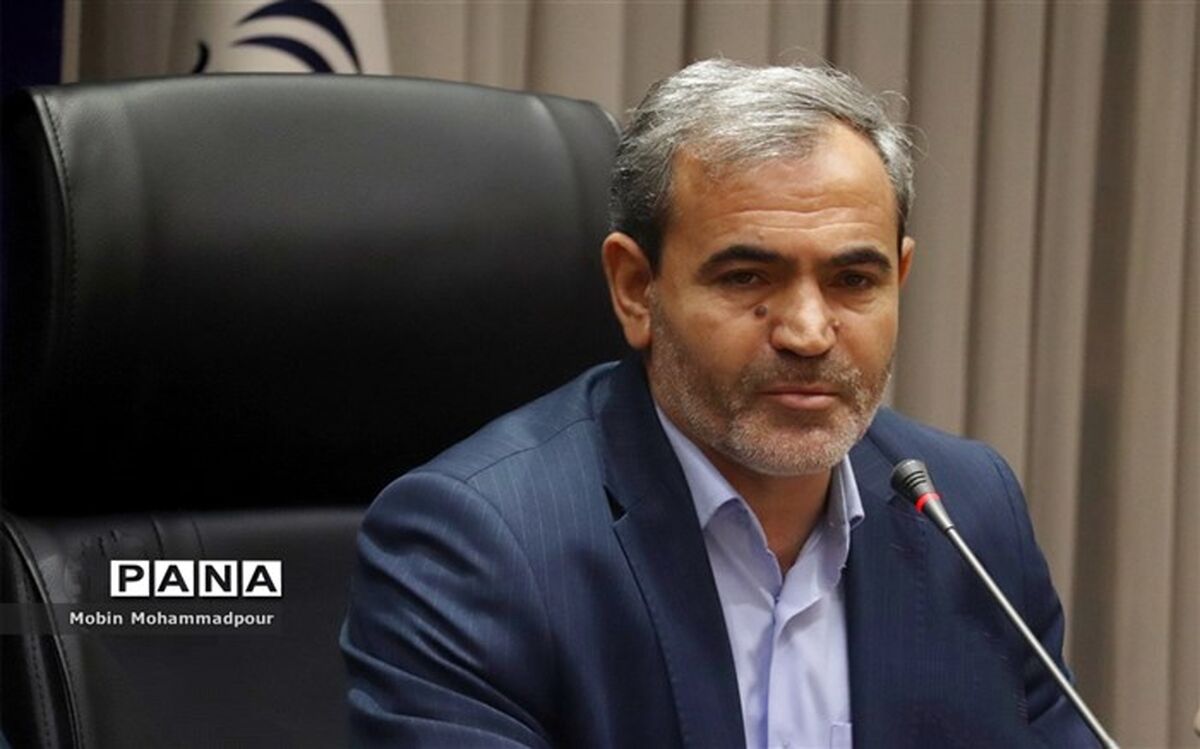 معلمی َشغلی است که رشد و پویایی آینده مملکت را رقم می‌زند