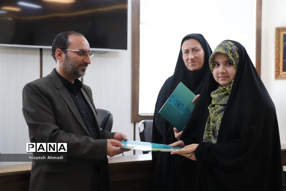 تقدیر از دختران خبرنگار ناحیه سه مشهد