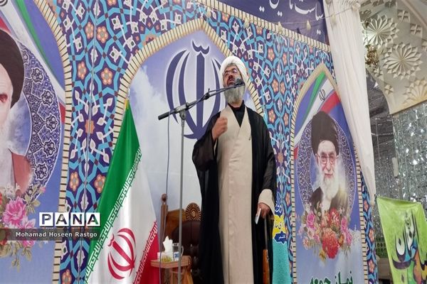 نماز جمعه کاشمر در امامزاده سیدحمزه(ع)