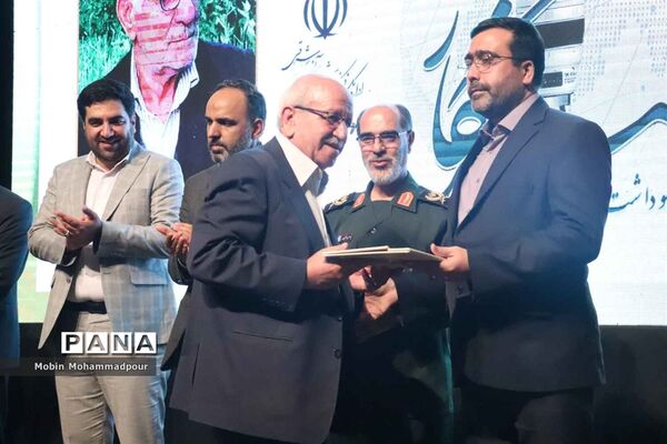 نشست خبری معاون امور مطبوعاتی و اطلاع رسانی وزارت فرهنگ و ارشاد اسلامی با خبرنگاران تبریزی