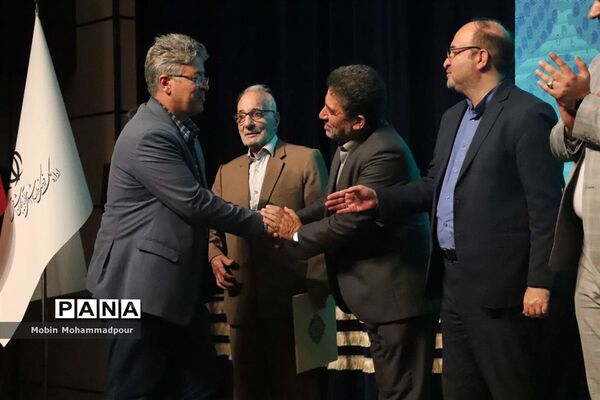 نشست خبری معاون امور مطبوعاتی و اطلاع رسانی وزارت فرهنگ و ارشاد اسلامی با خبرنگاران تبریزی