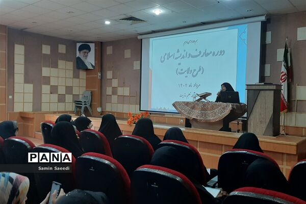 دوره آموزش معارف و اندیشه اسلامی بسیجیان در فرهنگسرای طاووسیه شیراز