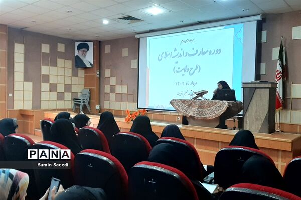 دوره آموزش معارف و اندیشه اسلامی بسیجیان در فرهنگسرای طاووسیه شیراز