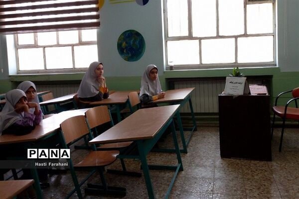 برگزاری کلاس‌های آموزشی تابستانه در مدرسه ریحانه‌النبی شهرستان‌قرچک
