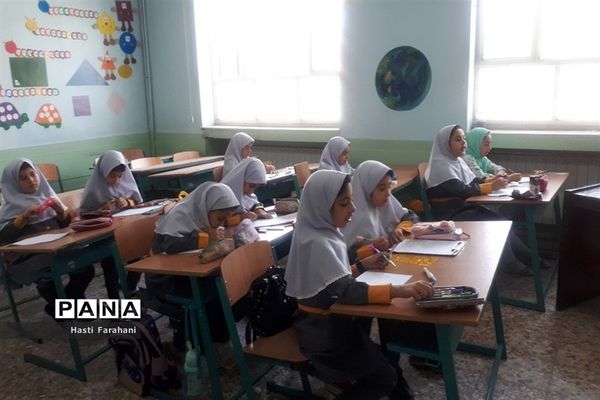 برگزاری کلاس‌های آموزشی تابستانه در مدرسه ریحانه‌النبی شهرستان‌قرچک