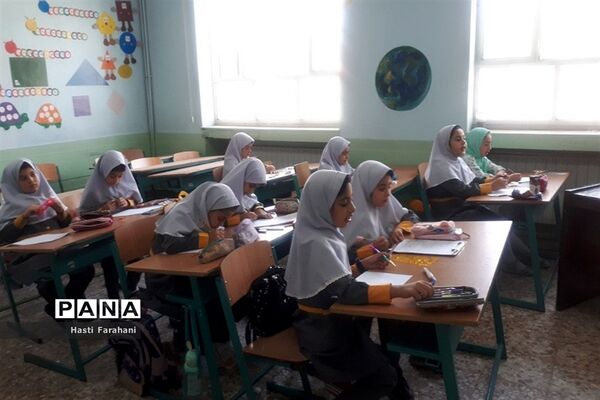 برگزاری کلاس‌های آموزشی تابستانه در مدرسه ریحانه‌النبی شهرستان‌قرچک