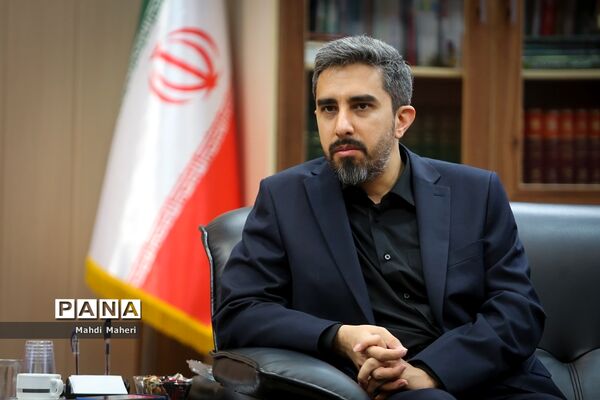 بازدید دبیر شورای اطلاع‌رسانی دولت از فرآیند ارزیابی تکمیلی پذیرفته‌شدگان آزمون استخدامی آموزگاری