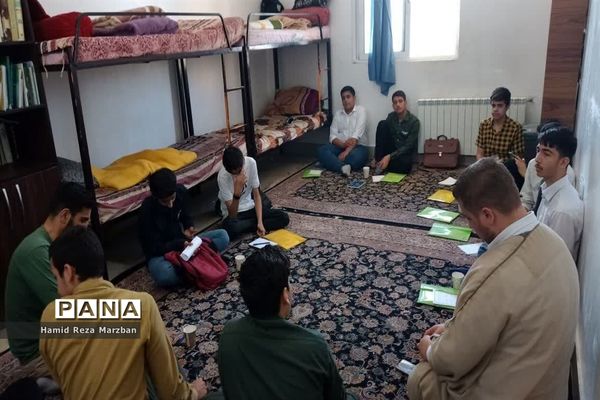 حضوردانش‌آموزان واحدهای آموزشی اسلامشهردرحوزه علمیه امام صادق (ع)